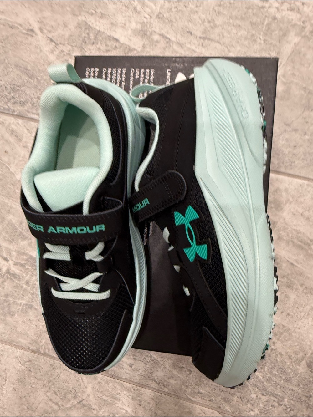 New girls Sz 2 Under Armour Kids Black & Mint Athletic Shoes